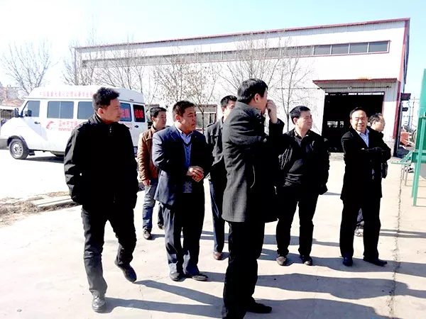 山东省畜牧兽医局领导来司考察设  备